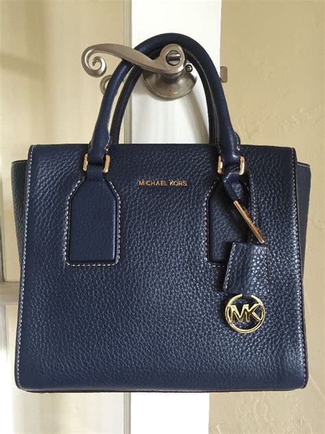 Michael kors navy handbag + FREE SHIPPING 